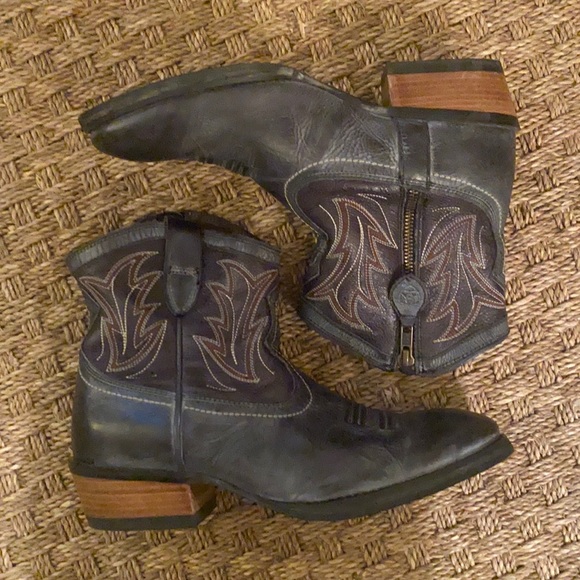 Ariat Billie Unbridled ankle booties NWOT - Picture 6 of 11
